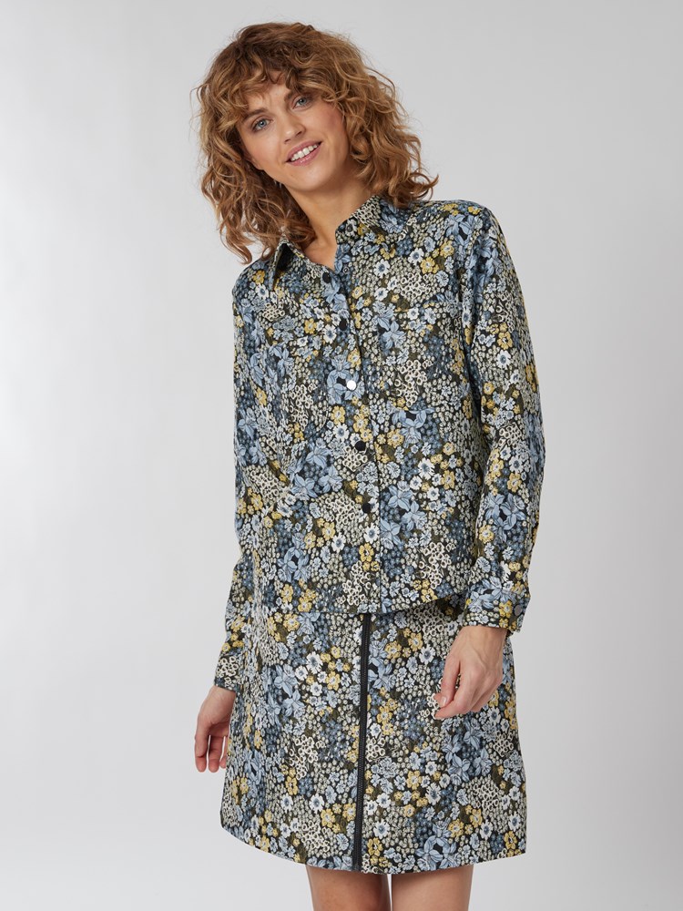 Meadow overskjorte 7249551_CAB-MELL-S22-Modell-Front_chn=vic_8538_Meadow overskjorte CAB.jpg_Front||Front