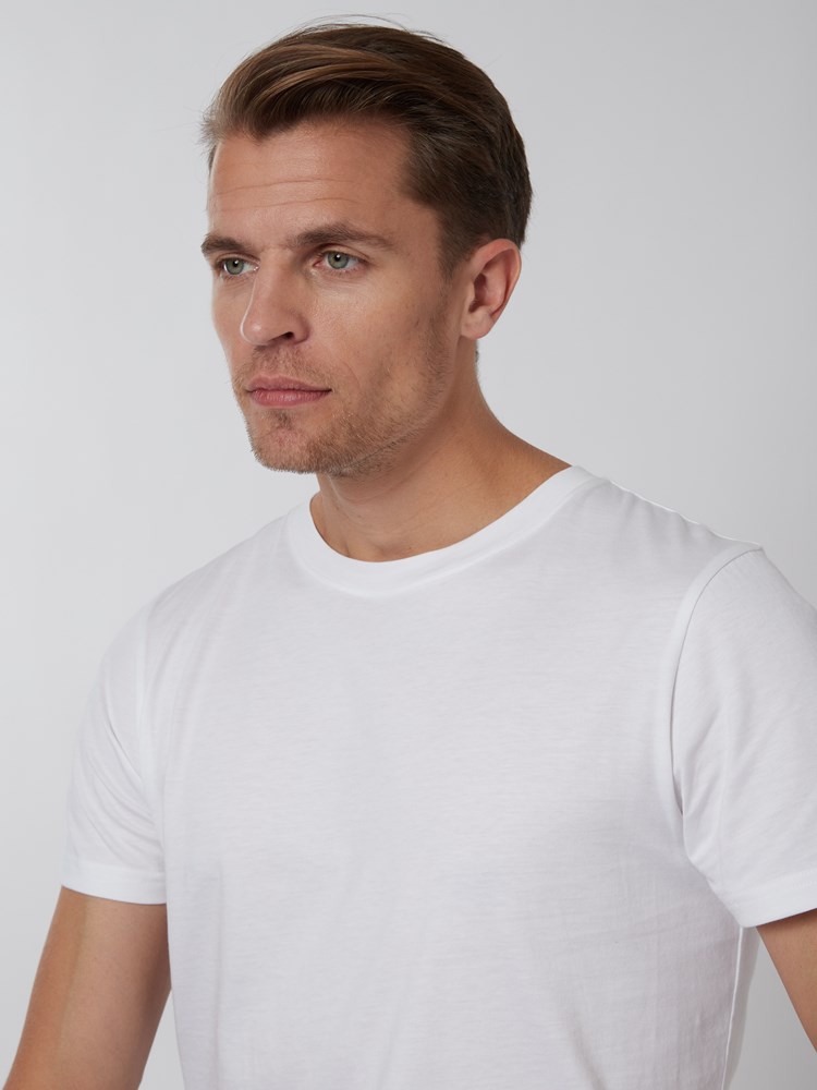 Ryan t-skjorte 7249554_O68-VESB-S22-Modell-Right_chn=vic_5418.jpg_Right