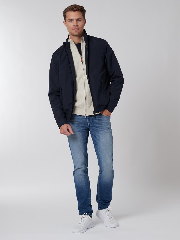 Cooper jakke 7249556_EM6-VESB-S22-details_chn=vic_6018.jpg_