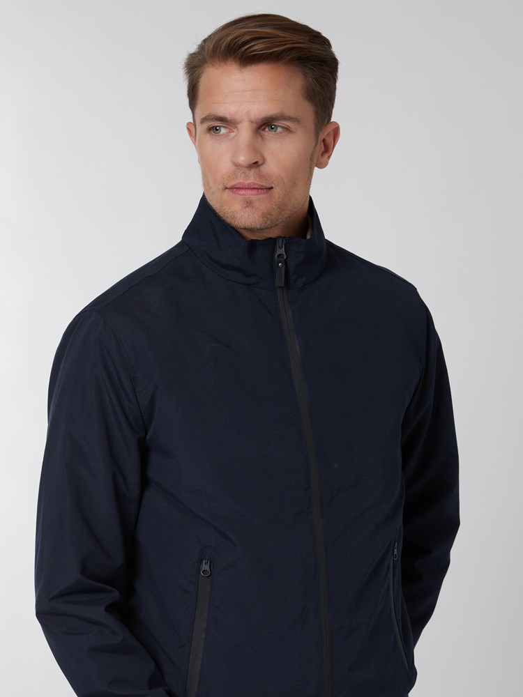 Cooper jakke 7249556_EM6-VESB-S22-Modell-Right_chn=vic_2192.jpg_Right||Right
