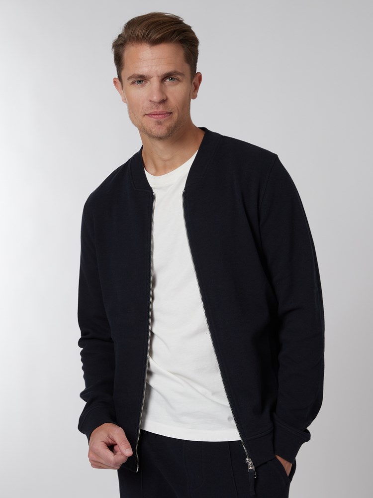 Giovanni zip jakke 7249565_C27-MRCAPUCHIN-S22-Modell-Front_chn=vic_1061_Giovanni zip jakke C27.jpg_Front||Front
