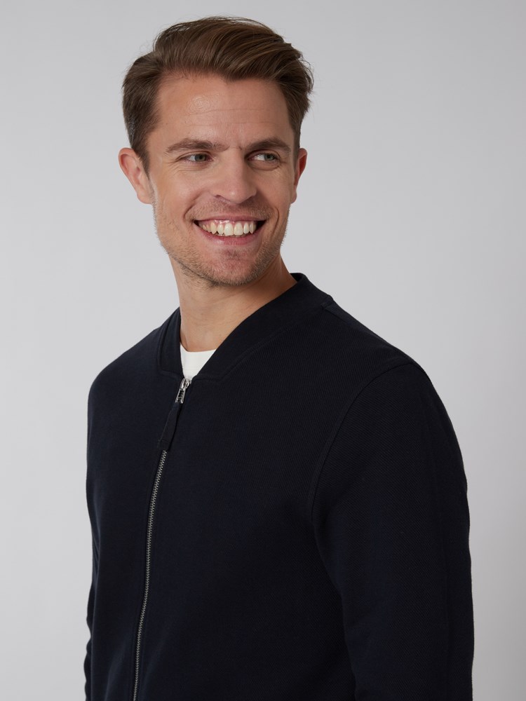 Giovanni zip jakke 7249565_C27-MRCAPUCHIN-S22-Modell-Front_chn=vic_4838_Giovanni zip jakke C27.jpg_Front||Front