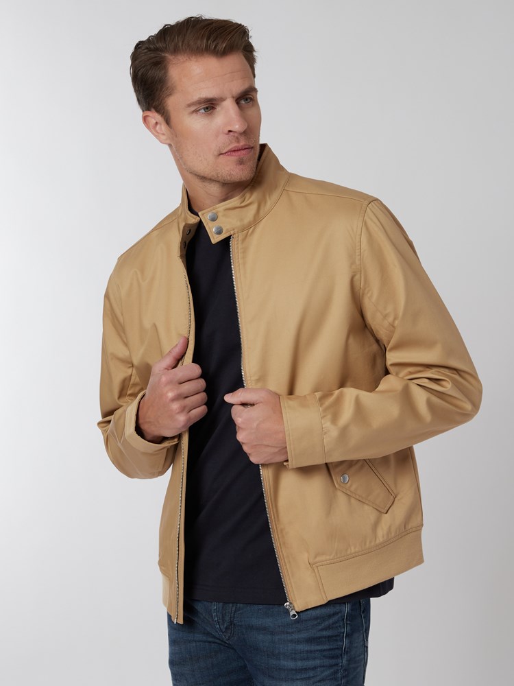 Valentino jakke 7249571_AAO-MRCAPUCHIN-S22-Modell-Front_chn=vic_6876_Valentino jakke AAO.jpg_Front||Front