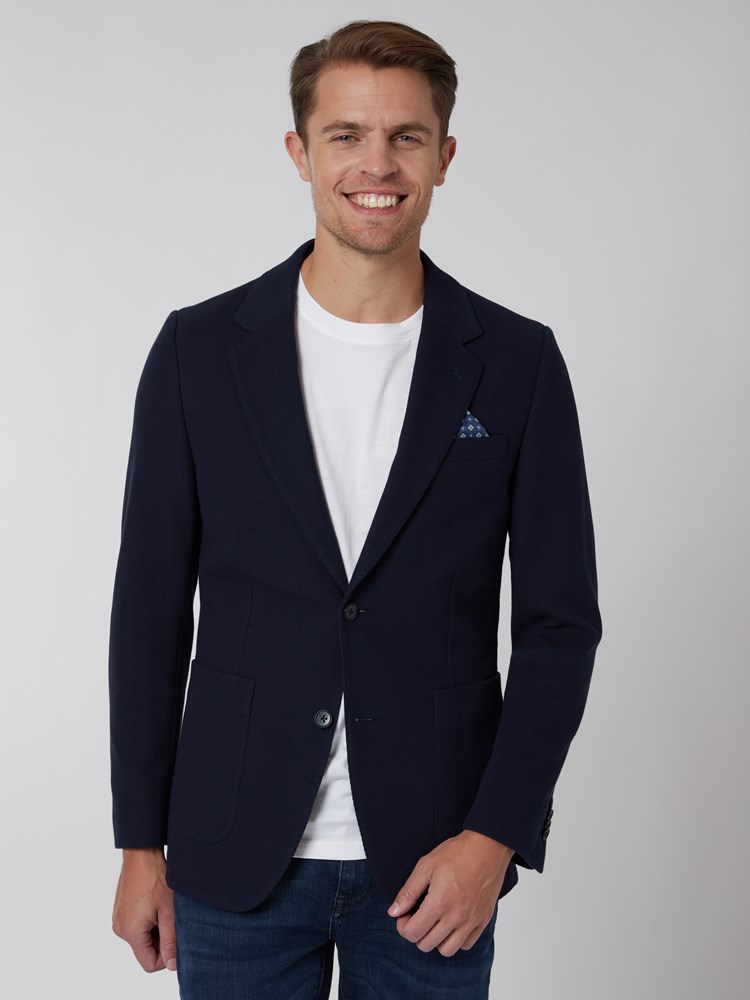 Charles blazer 7249591_EM6-VESB-S22-Modell-Front_chn=vic_8634.jpg_Front||Front