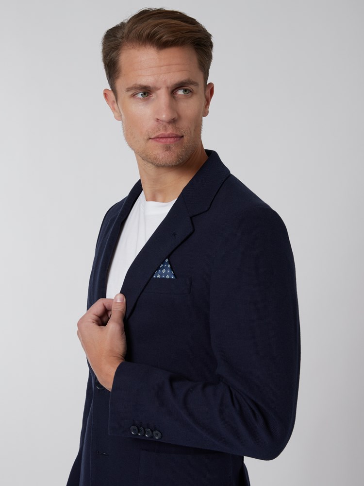 Charles blazer 7249591_EM6-VESB-S22-Modell-Right_chn=vic_1739.jpg_Right||Right