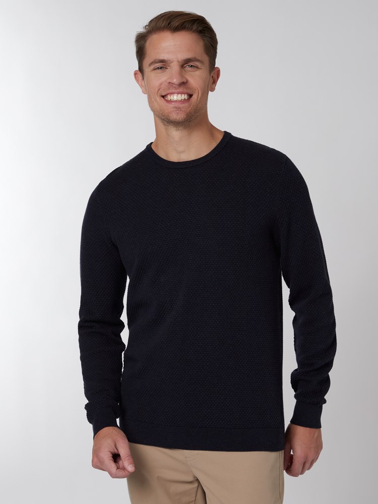 Theo genser 7249598_EM6-VESB-S22-Modell-Front_chn=vic_847.jpg_Front||Front