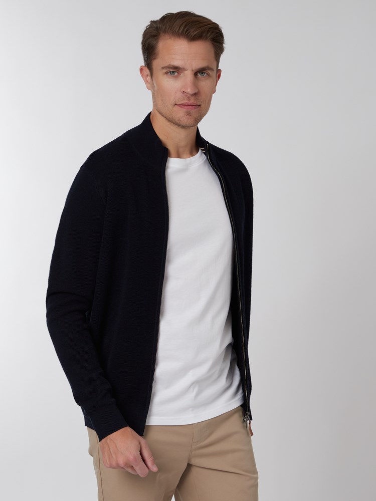 Ethan cardigan 7249601_EM6-VESB-S22-Modell-Front_chn=vic_5291.jpg_Front||Front