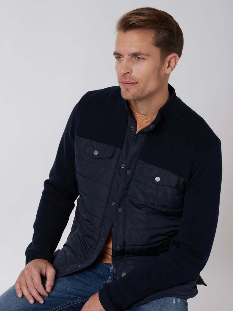 Axel jakke 7249680_EM6-VESB-S22-Modell-Front_chn=vic_3823_Axel jakke EM6.jpg_Front||Front