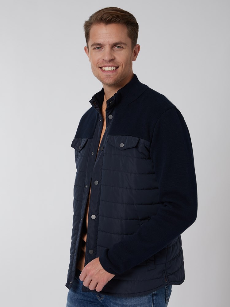 Axel jakke 7249680_EM6-VESB-S22-Modell-Right_chn=vic_951_Axel jakke EM6.jpg_Right||Right