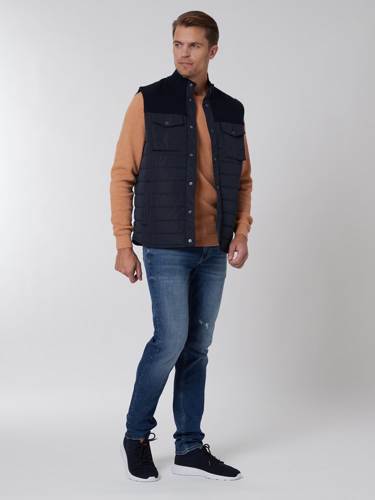 Axel vest 7249683_EM6-VESB-S22-details_chn=vic_5596.jpg_
