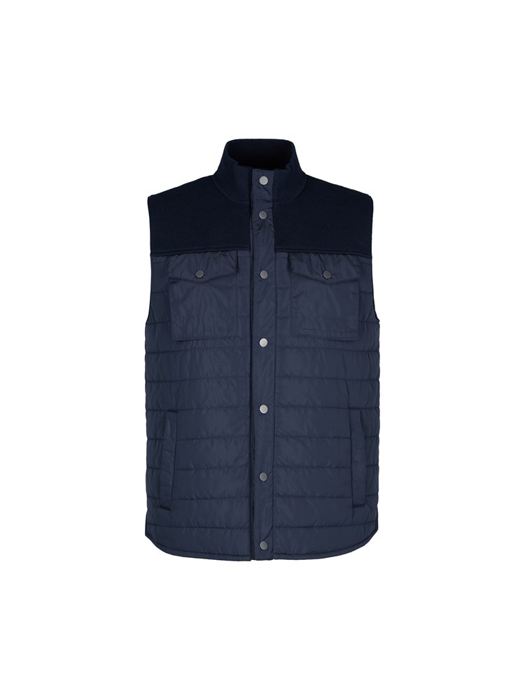 Axel vest 7249683_EM6-VESB-S22-Modell-Right_chn=vic_9161.jpg_Right||Right