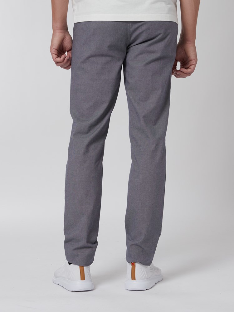 Slim structure chino 7249686_ID9-MRCAPUCHIN-S22-Modell-Back_chn=vic_111_Slim structure chino ID9_Slim structure chino ID9 7249686.jpg_Back||Back