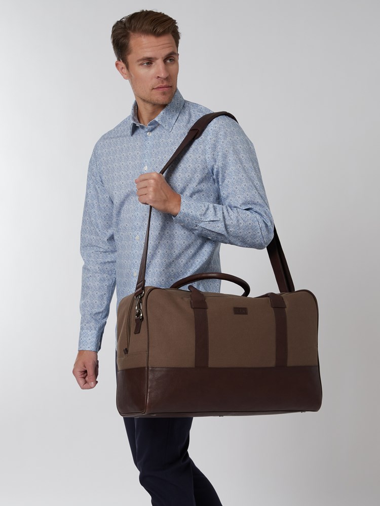 Ves bag 7249717_APT-VESB-S22-details_chn=vic_2568.jpg_