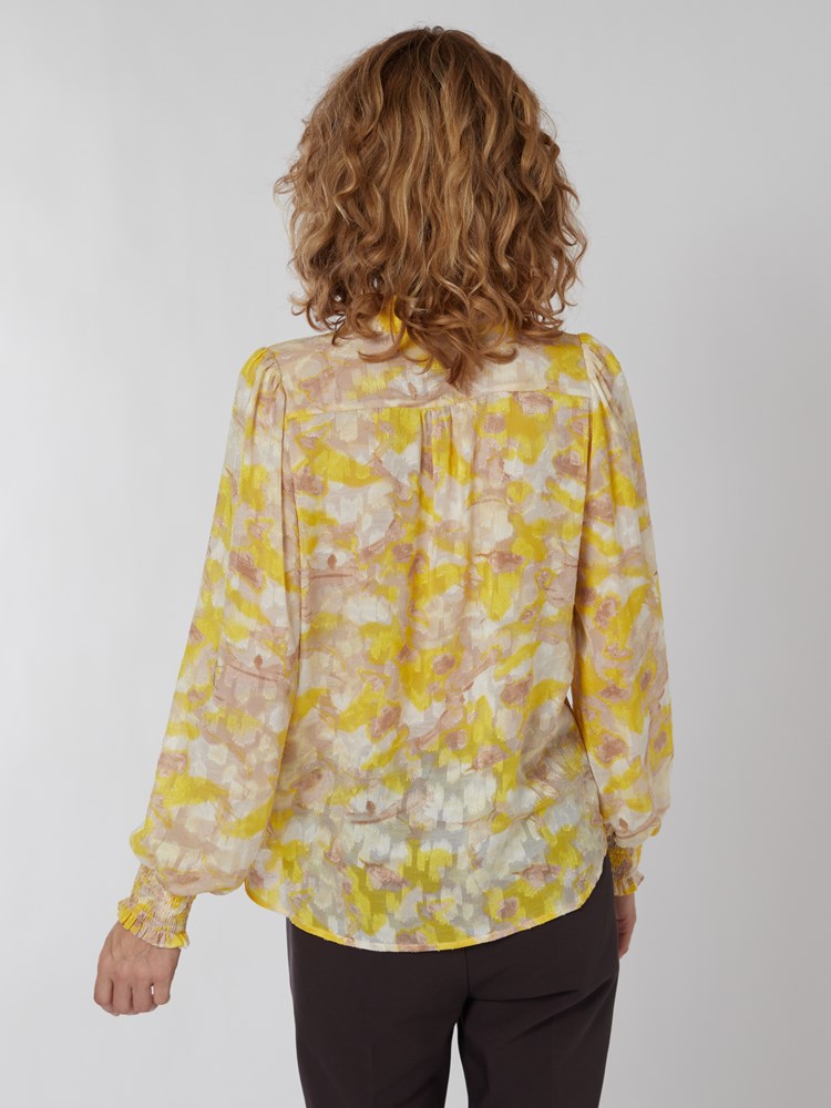 Martha skjorte 7249884_200-IN WEAR-S22-Modell-Back_chn=vic_1756_Martha skjorte 200.jpg_Back||Back