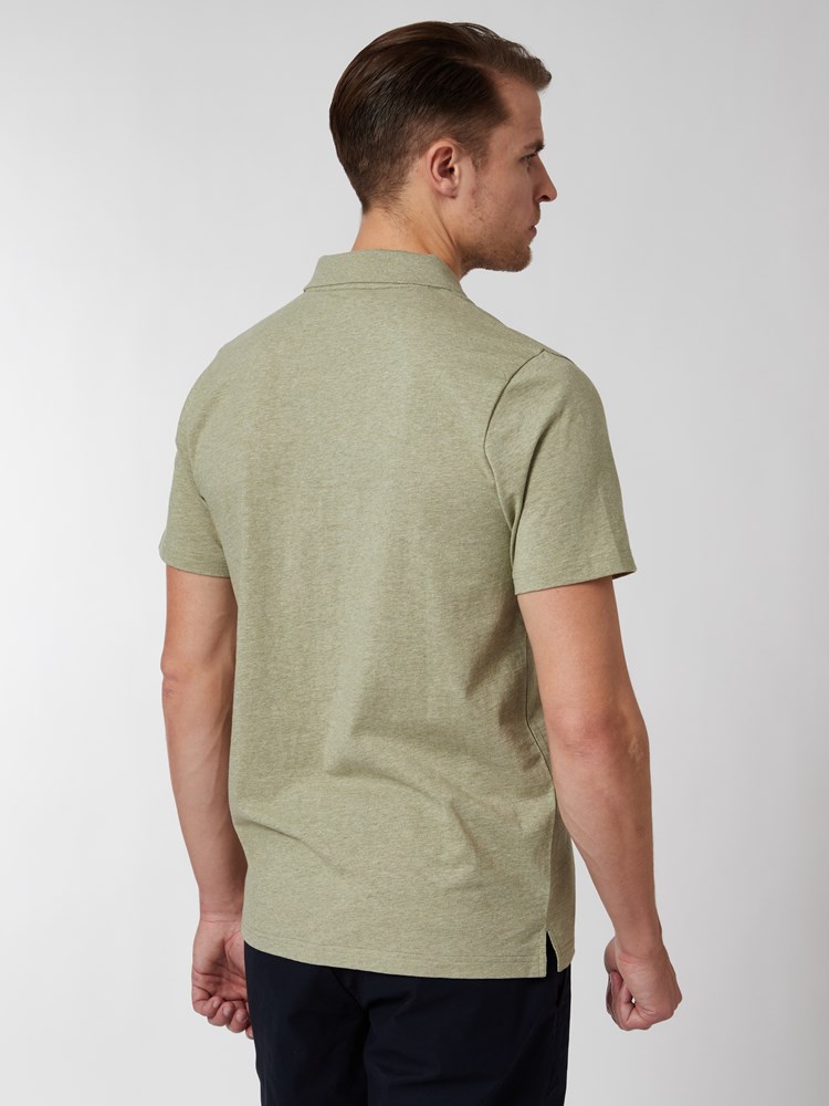 Ulrik polo t-skjorte 7249904_I4V-MRCAPUCHIN-H22-Modell-Back_chn=vic_4034_Ulrik polo t-skjorte I4V.jpg_Back||Back