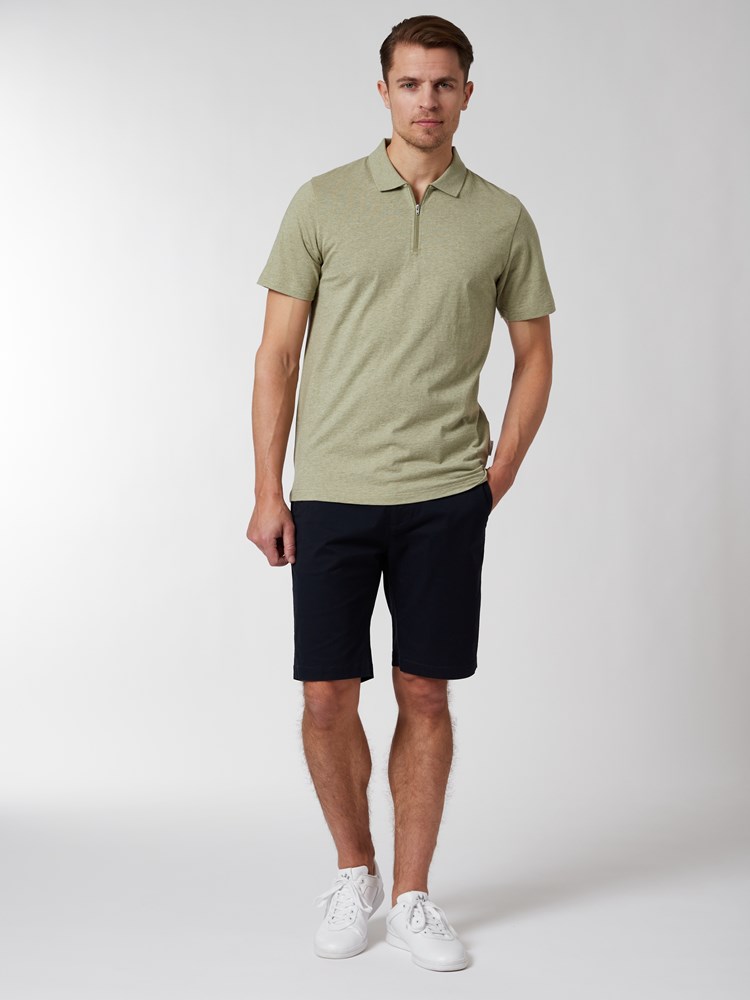 Ulrik polo t-skjorte 7249904_I4V-MRCAPUCHIN-H22-Modell-Front_chn=vic_365_Ulrik polo t-skjorte I4V.jpg_Front||Front
