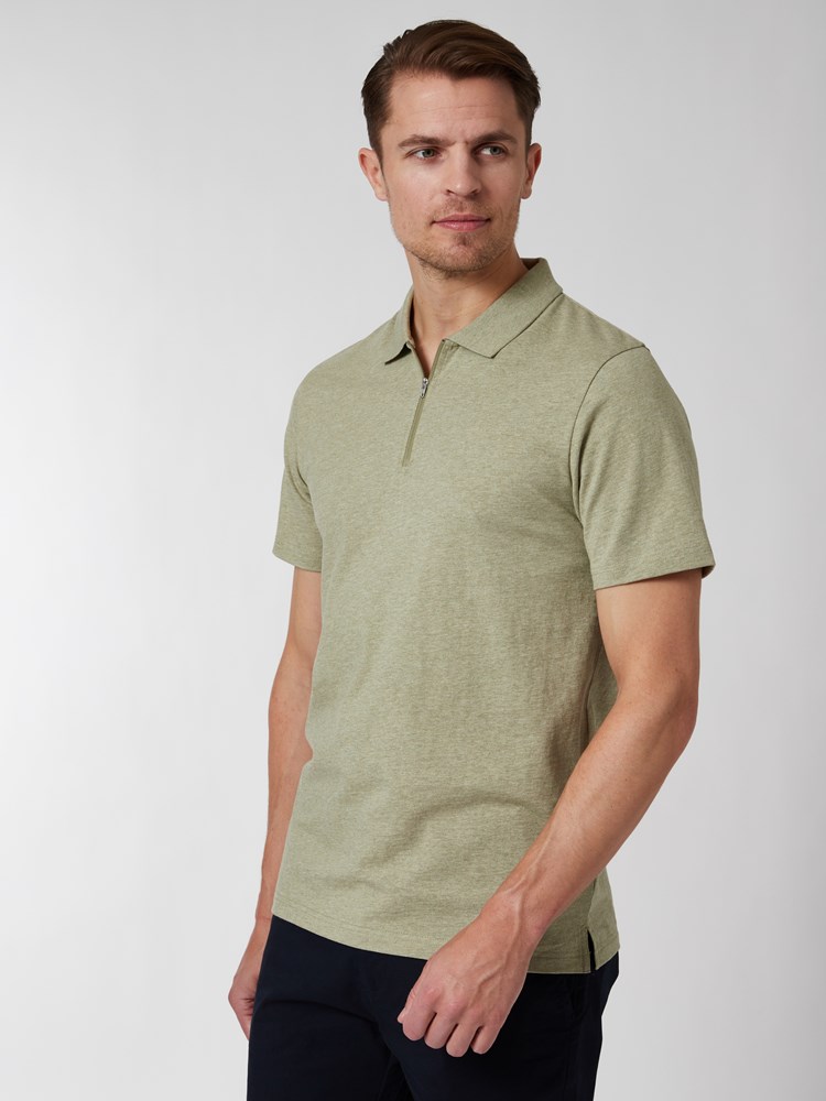 Ulrik polo t-skjorte 7249904_I4V-MRCAPUCHIN-H22-Modell-Front_chn=vic_6638_Ulrik polo t-skjorte I4V.jpg_Front||Front