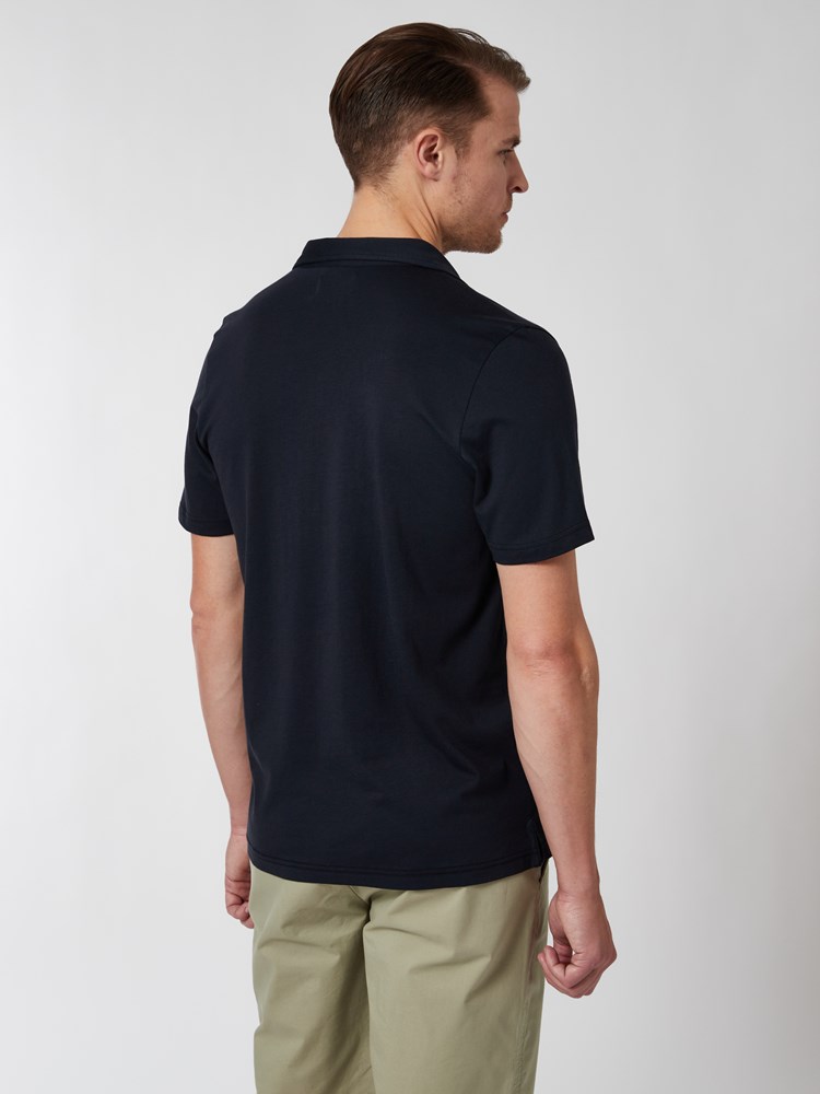 Alonzo polo t-skjorte 7249907_C27-MRCAPUCHIN-H22-Modell-Back_chn=vic_2784_Alonzo polo t-skjorte C27.jpg_Back||Back