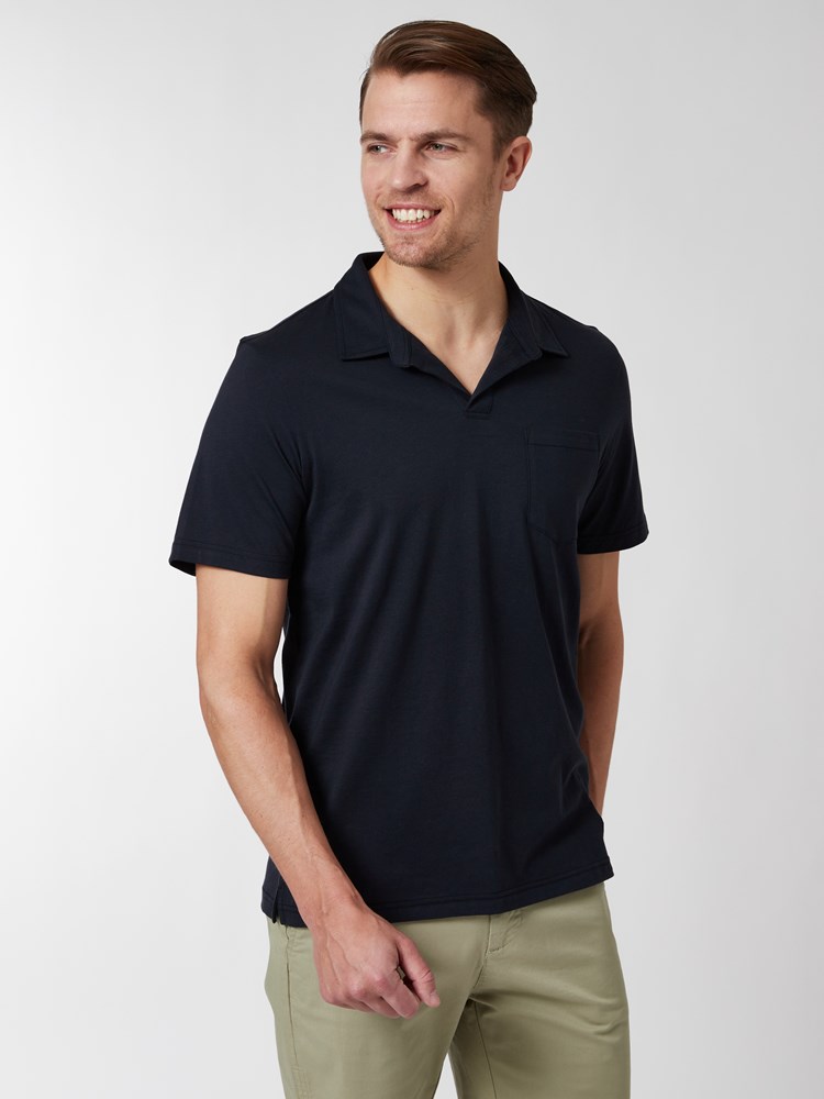 Alonzo polo t-skjorte 7249907_C27-MRCAPUCHIN-H22-Modell-Front_chn=vic_14_Alonzo polo t-skjorte C27.jpg_Front||Front
