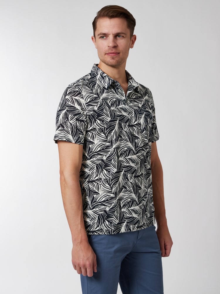 Alonzo printed polo t-skjorte 7249908_C27-MRCAPUCHIN-H22-Modell-Front_chn=vic_8742_Alonzo printed polo t-skjorte C27.jpg_Front||Front
