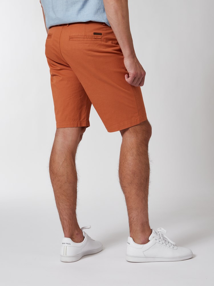 Crew chino shorts 7249913_ADJ-MRCAPUCHIN-H22-Modell-Back_chn=vic_2242_Crew chino shorts ADJ.jpg_Back||Back