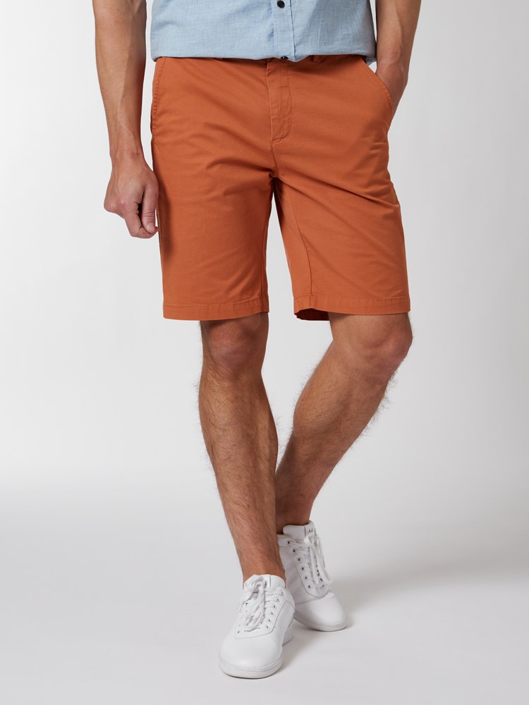 Crew chino shorts 7249913_ADJ-MRCAPUCHIN-H22-Modell-Front_chn=vic_5502_Crew chino shorts ADJ.jpg_Front||Front