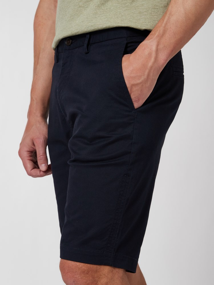 Crew chino shorts 7249913_C27-MRCAPUCHIN-H22-Modell-Front_chn=vic_8206_Crew chino shorts C27.jpg_Front||Front