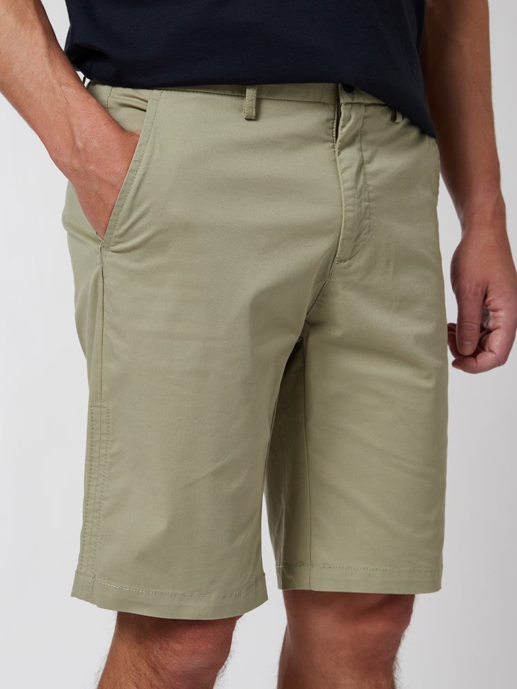 Crew chino shorts 7249913_I4V-MRCAPUCHIN-H22-Modell-Front_chn=vic_8461_Crew chino shorts I4V.jpg_Front||Front