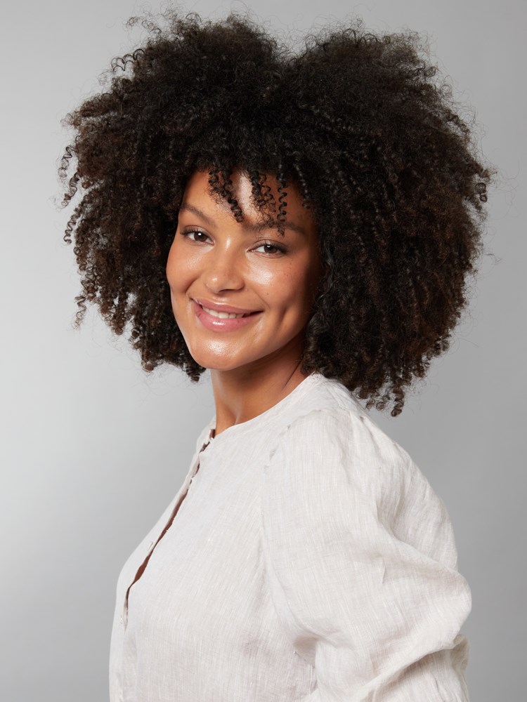 Lisa linbluse 7249977_I4Y-JEANPAUL-H22-Modell-Front_1627_Lisa linbluse I4Y_Lisa linbluse I4Y 7249977.jpg_Front||Front