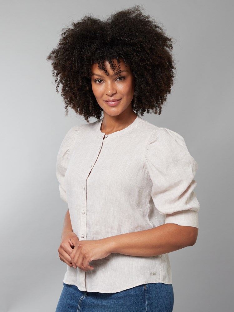 Lisa linbluse 7249977_I4Y-JEANPAUL-H22-Modell-Front_4748_Lisa linbluse I4Y_Lisa linbluse I4Y 7249977.jpg_Front||Front