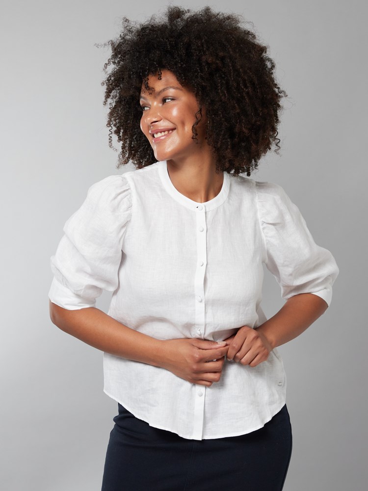 Lisa linbluse 7249977_O68_Jean Paul_Lisa Linbluse_H22_Modell (2)_Lisa linbluse O68_Lisa linbluse O68 7249977.jpg_