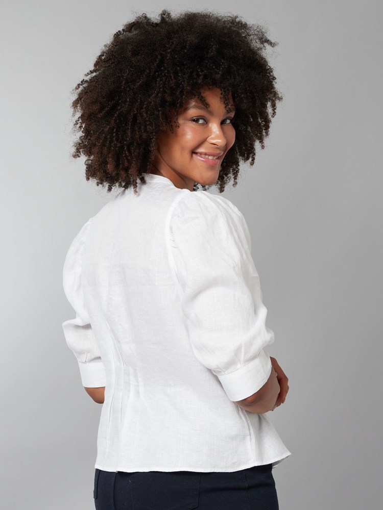 Lisa linbluse 7249977_O68_Jean Paul_Lisa Linbluse_H22_Modell (5)_Lisa linbluse O68_Lisa linbluse O68 7249977.jpg_