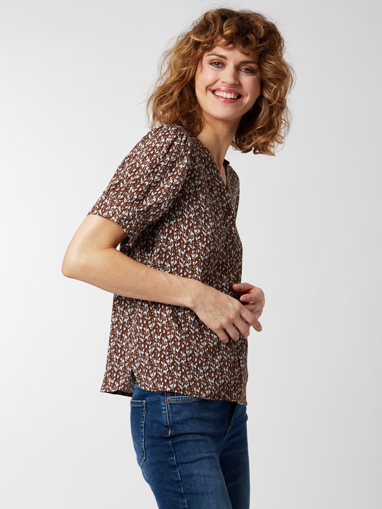 Lene bluse 7250096_600-RICCO VERO-S22-Modell-Front_chn=vic_5743_Lene bluse 600 7250096.jpg_Front||Front