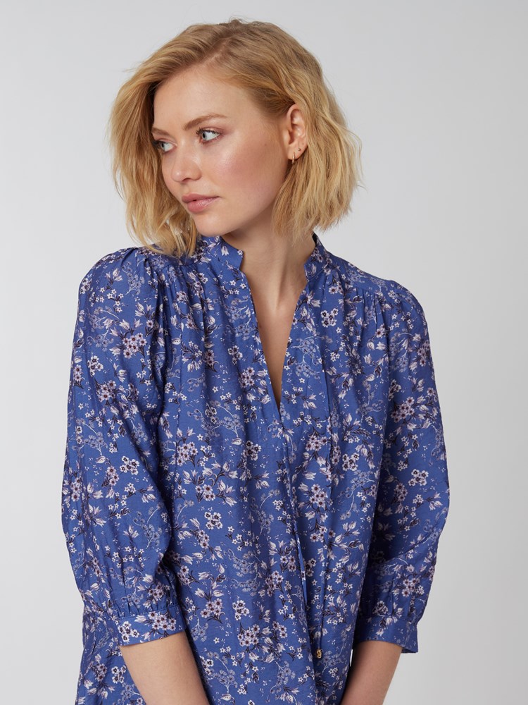 Amy bluse 7250097_MRD-RICCO VERO-S22-Modell-Left_chn=vic_4883_Amy bluse MRD_Amy bluse MRD 7250097.jpg_Left||Left