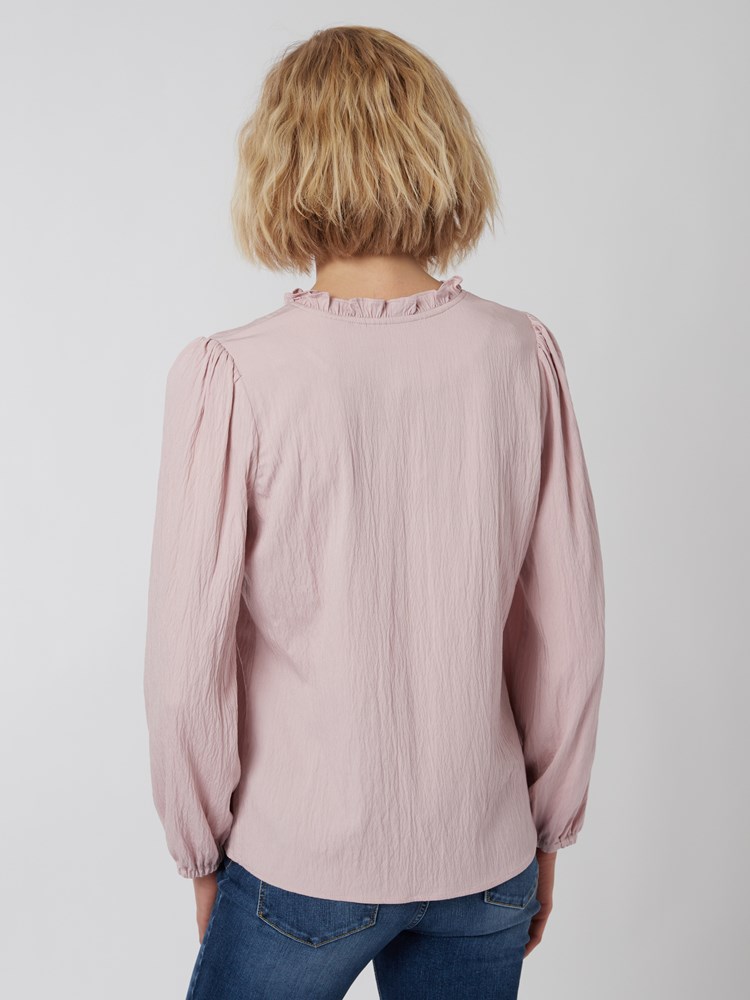 Veronika bluse 7250098_MGU-RICCO VERO-S22-Modell-Back_chn=vic_1784_Veronika bluse MGU 7250098.jpg_Back||Back