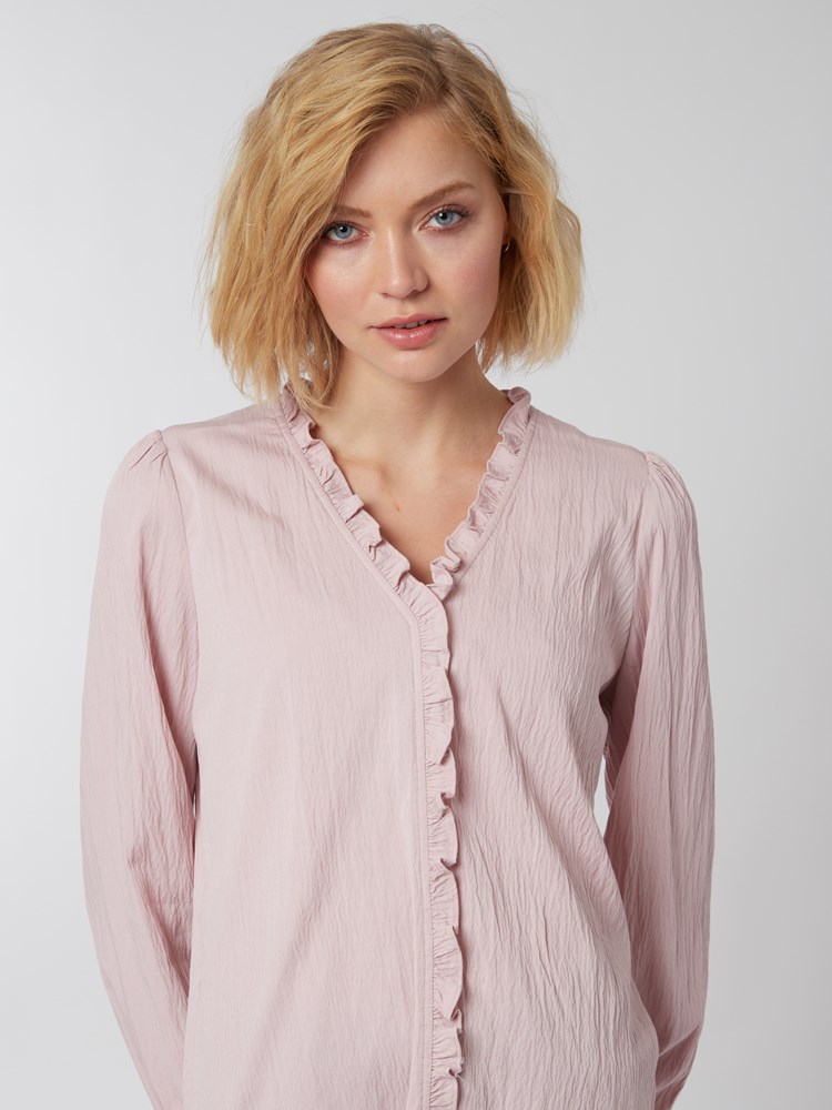 Veronika bluse 7250098_MGU-RICCO VERO-S22-Modell-Left_chn=vic_3113_Veronika bluse MGU 7250098.jpg_Left||Left