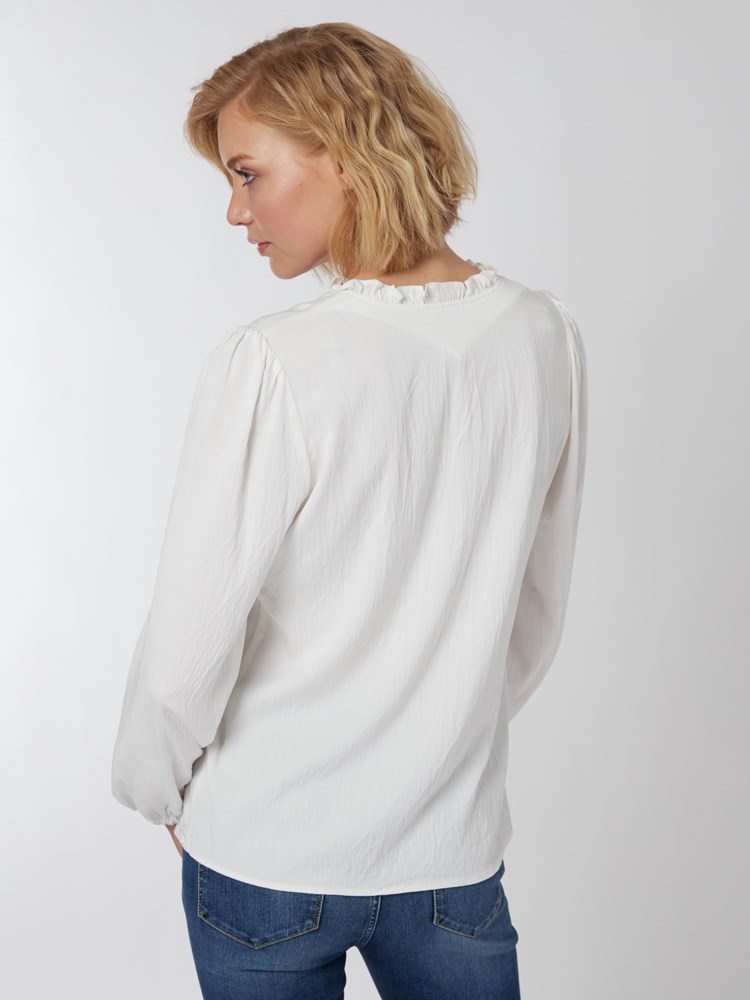 Veronika bluse 7250098_O79-RICCO VERO-S22-Modell-Back_chn=vic_748_Veronika bluse O79 7250098.jpg_Back||Back