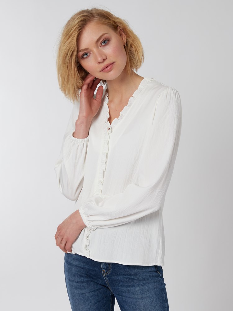 Veronika bluse 7250098_O79-RICCO VERO-S22-Modell-Front_chn=vic_6214_Veronika bluse O79 7250098.jpg_Front||Front
