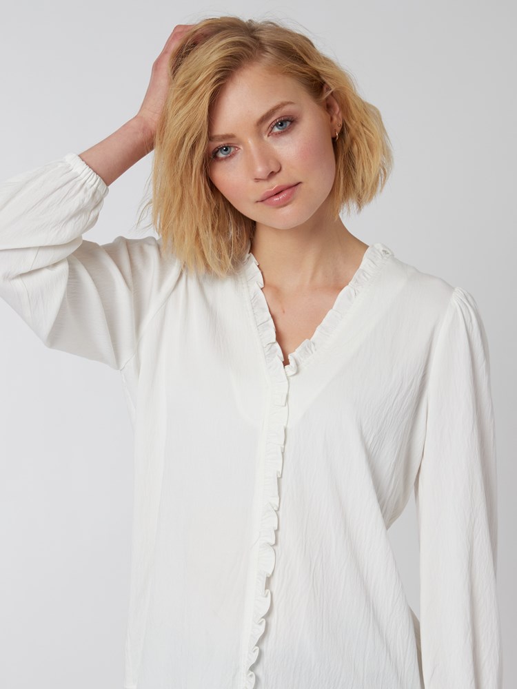Veronika bluse 7250098_O79-RICCO VERO-S22-Modell-Left_chn=vic_1538_Veronika bluse O79 7250098.jpg_Left||Left