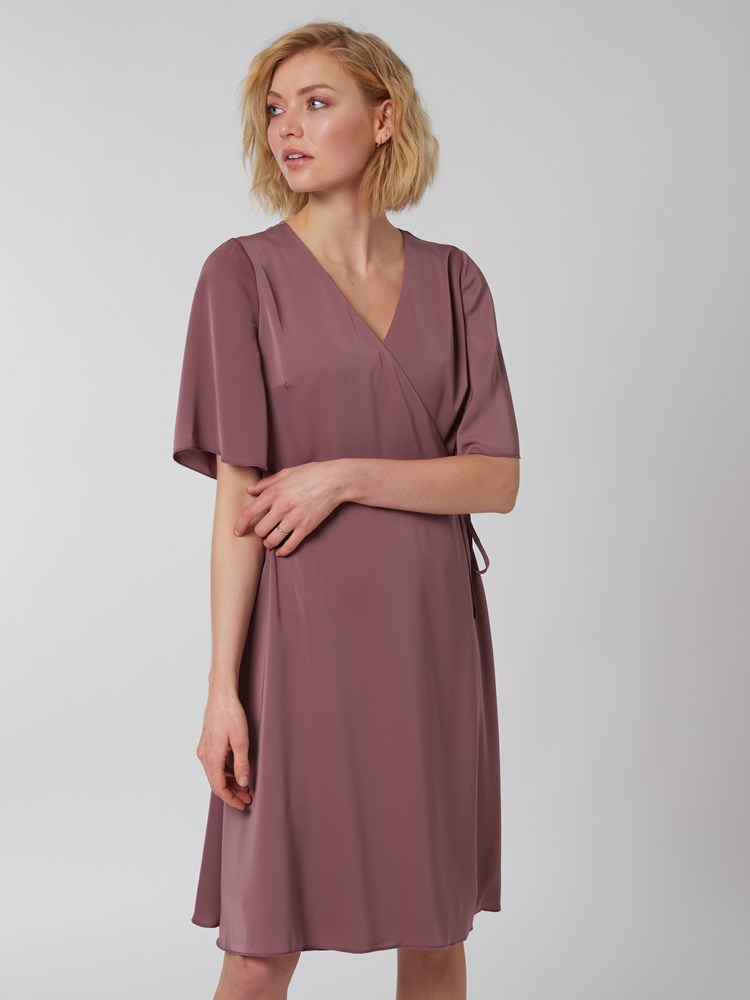Maria kjole 7250103_350-RICCO VERO-S22-Modell-Front_chn=vic_8109_Maria kjole 350 7250103.jpg_Front||Front
