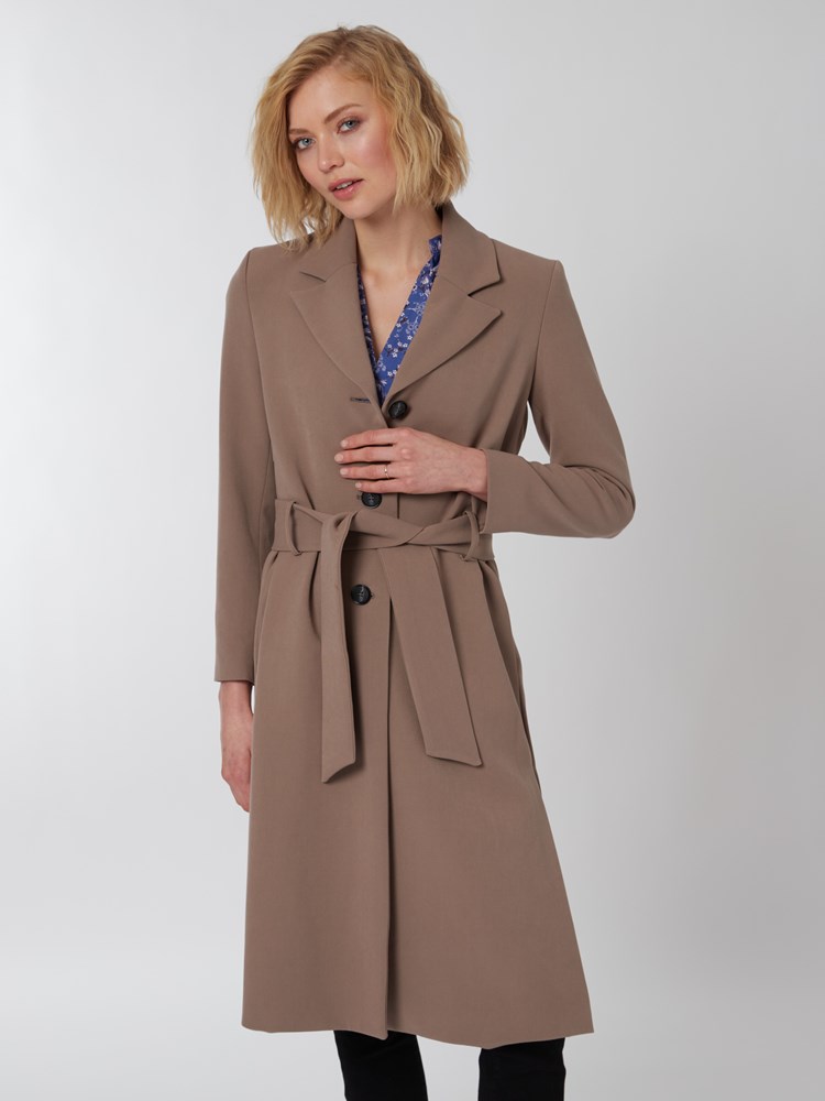 Evelyn kåpe 7250104_606-RICCO VERO-S22-Modell-Front_chn=vic_4277_Evelyn kåpe 606.jpg_Front||Front
