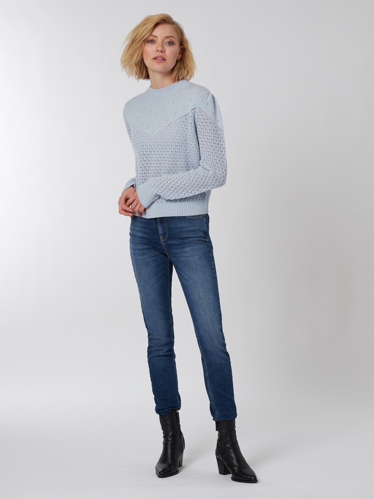 Rose genser 7250106_402-RICCO VERO-S22-details_chn=vic_1375_Rose genser 402_Rose genser 402 7250106.jpg_