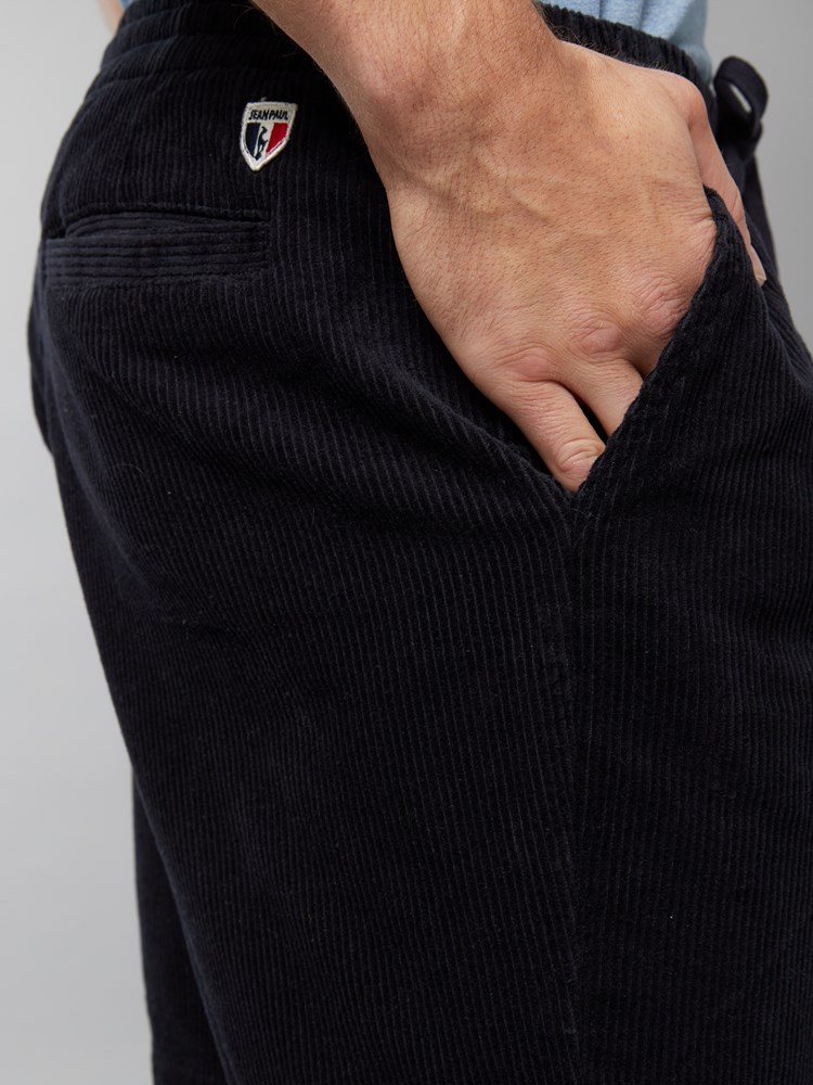 Felix shorts 7250119_JEAN PAUL_H22_FELIX SHORTS_17_EM6_BLÅ_899_Modell (2)_Felix shorts EM6.jpg_