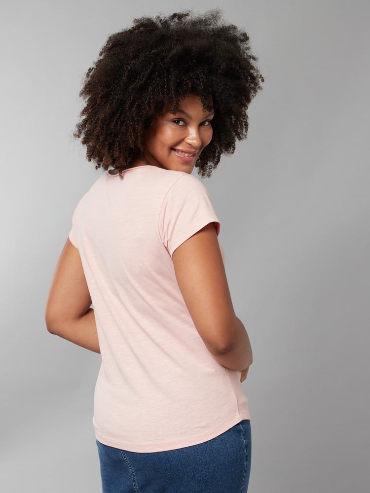 Agnais t-skjorte 7250141_Jean Paul Femme_MJM_Agnais T-Shirt_H22_299_ (4)_Agnais t-skjorte MJM_Agnais t-skjorte MJM 7250141.jpg_