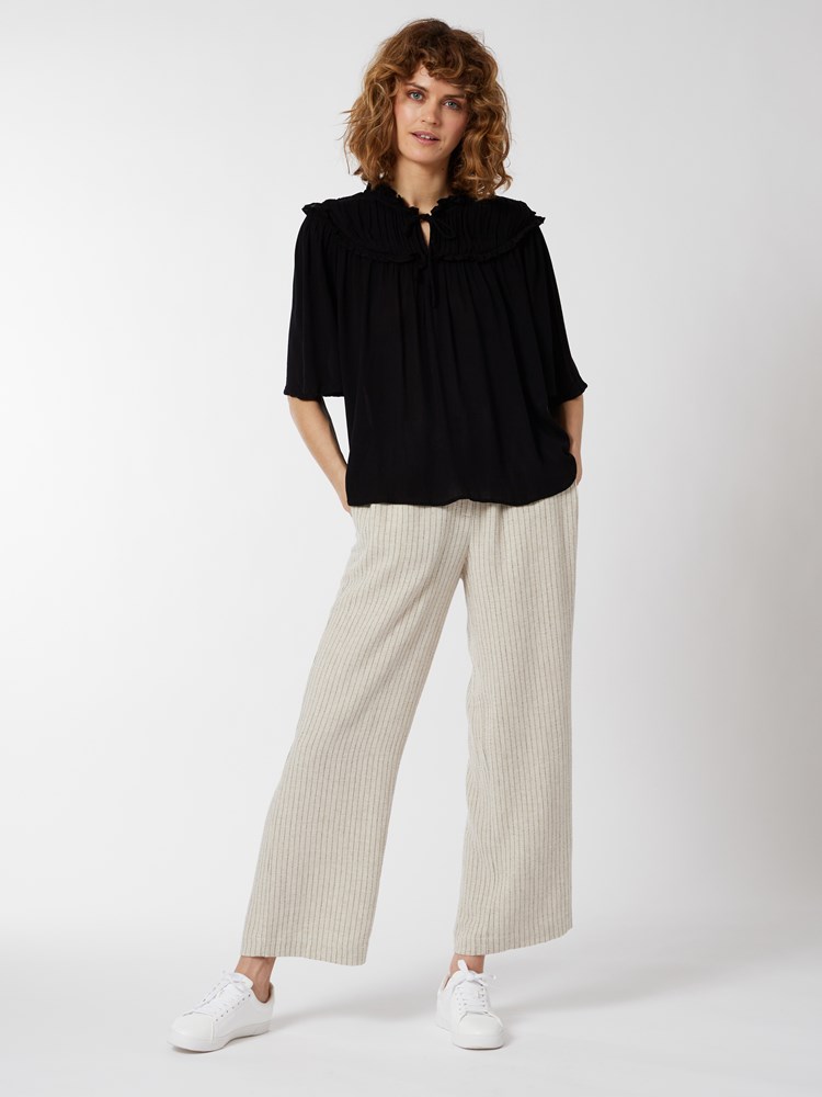 Coachella bluse 7250443_CAB-BLU-H22-Modell-Front_chn=vic_1039_Coachella bluse CAB 7250443.jpg_Front||Front