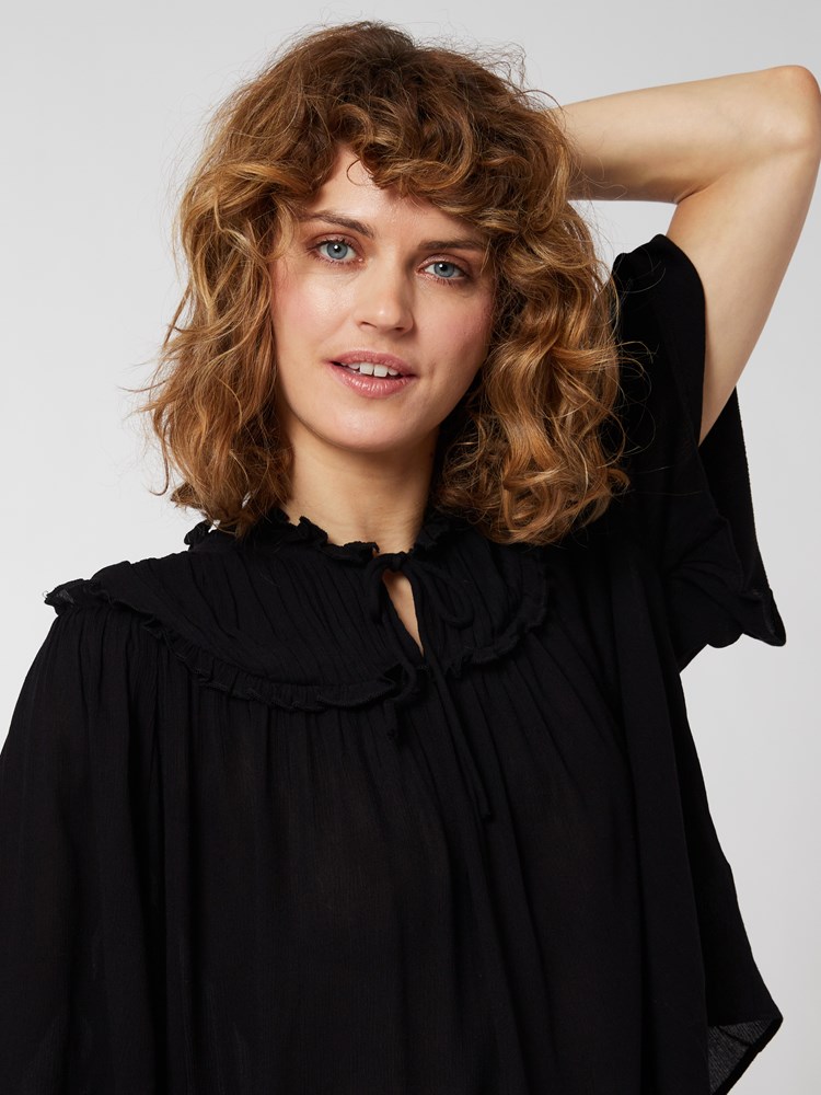 Coachella bluse 7250443_CAB-BLU-H22-Modell-Front_chn=vic_1688_Coachella bluse CAB 7250443.jpg_Front||Front