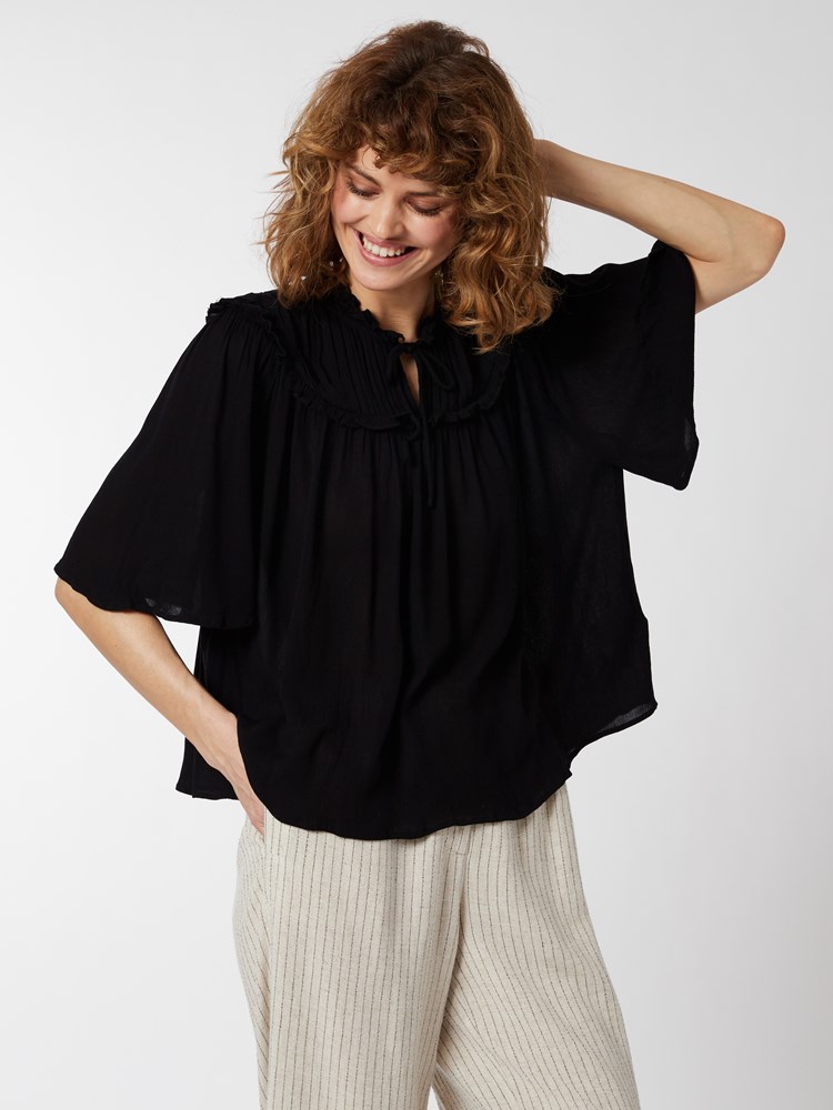 Coachella bluse 7250443_CAB-BLU-H22-Modell-Front_chn=vic_5441_Coachella bluse CAB 7250443.jpg_Front||Front