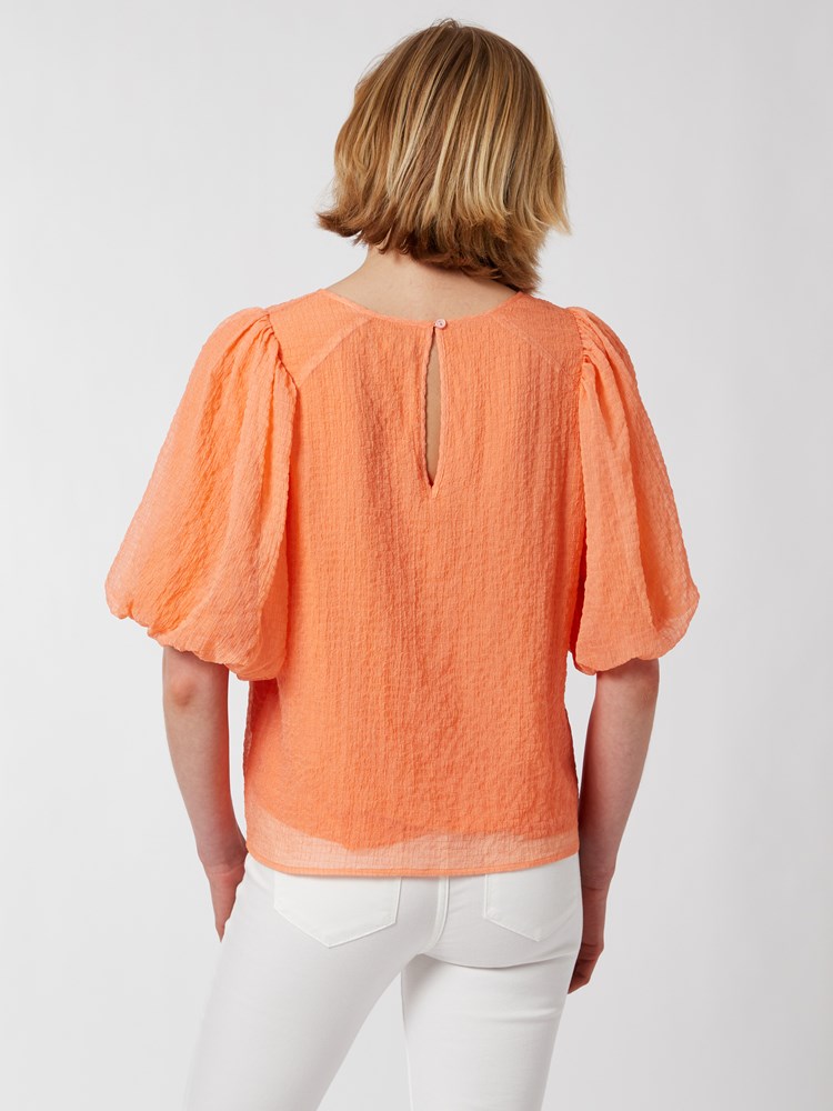 Delani bluse 7250444_MKN-DONNA-H22-Modell-Back_chn=vic_2117_Delani bluse MKN_Delani bluse MKN 7250444.jpg_Back||Back
