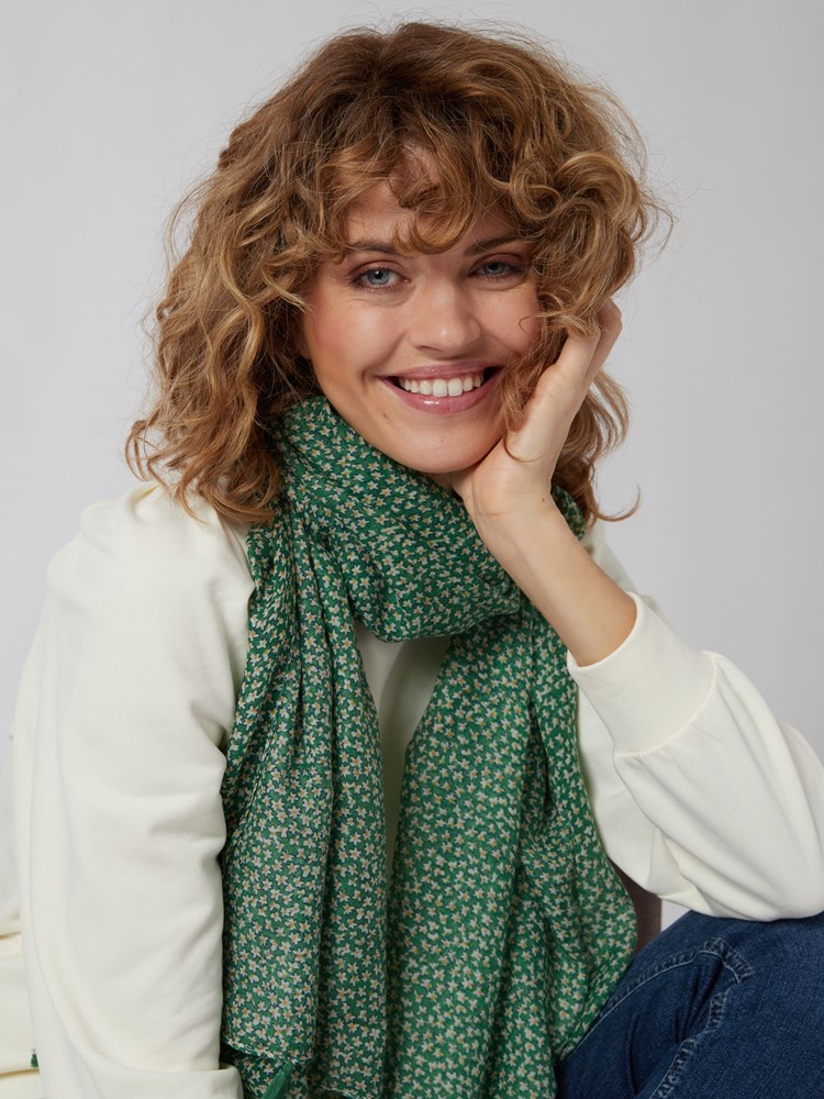 Mellow skjerf 7250484_GJL-MELL-S22-Modell-Front_chn=vic_8264_Mellow skjerf GJL 7250484.jpg_Front||Front