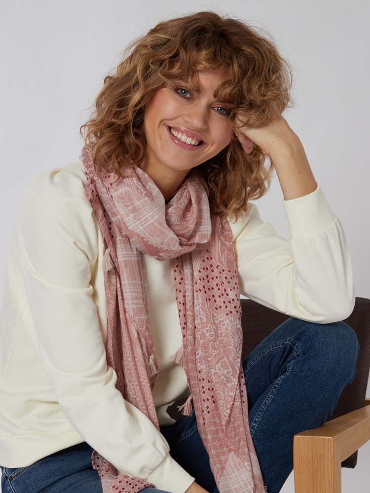 Mellow skjerf 7250484_MJN-MELL-S22-Modell-Front_chn=vic_9498_Mellow skjerf MJN 7250484.jpg_Front||Front